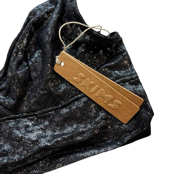 NWT SKIMS Logo mesh triangle bralette in the color Onyx foil!! Size xxs - Picture 3 of 6
